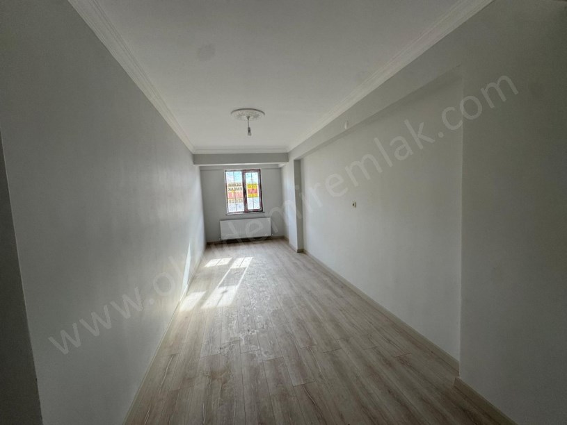 CUMHURİYET MAH.25 MART PARK KARŞISI EMİN REZİDANS 4. KAT 2+1 SATILIK DAİRE