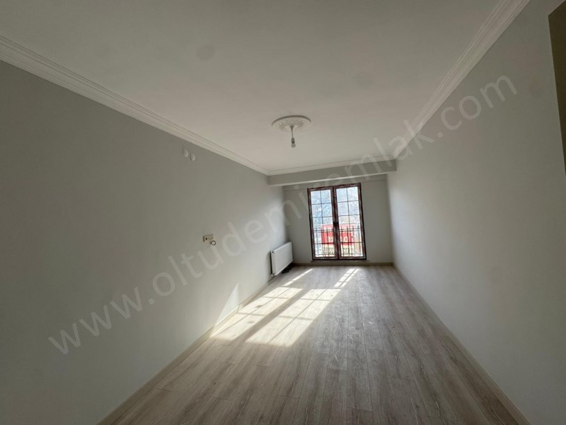 CUMHURİYET MAH.25 MART PARK KARŞISI EMİN REZİDANS 4. KAT 2+1 SATILIK DAİRE