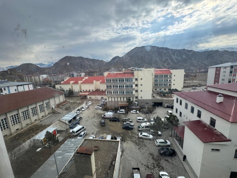 YASİNHAŞİMOĞLU MAH. GANİOĞLU SİTESİ B BLOK 6. KAT SATILIK DAİRE