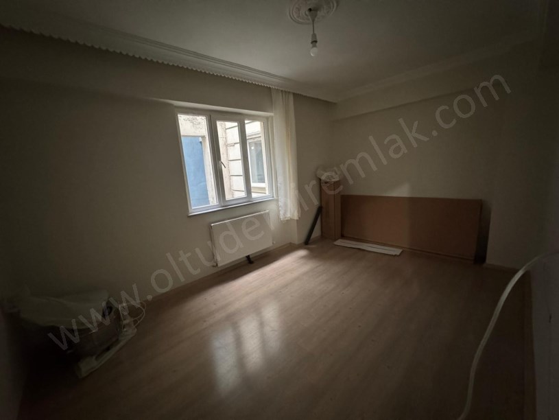 ŞEHİTLER MAH. CEYLAN İNŞAAT 2   4. KAT  3+1 SATILIK DAİRE