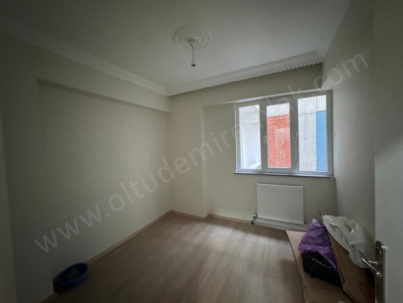 ŞEHİTLER MAH. CEYLAN İNŞAAT 2   4. KAT  3+1 SATILIK DAİRE