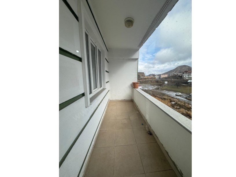 ŞEHİTLER MAH. CEYLAN İNŞAAT 2   4. KAT  3+1 SATILIK DAİRE