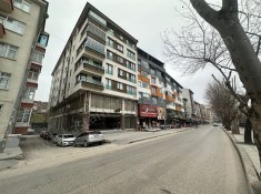 MERKEZ ANA CADDE ÜZERİ Satılık 2+1 Daire