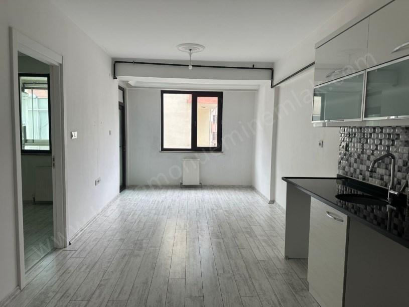 MERKEZ ANA CADDE ÜZERİ Kiralık 1+1 Daire