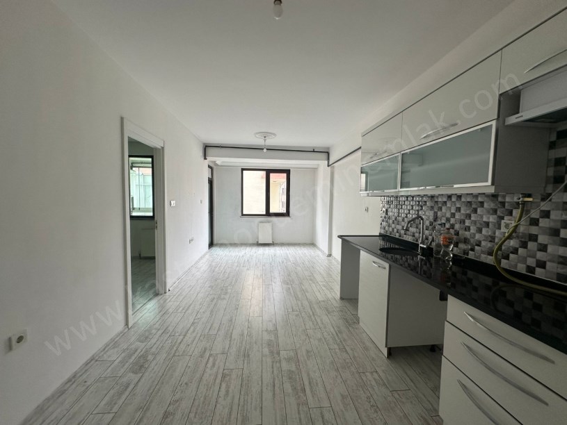 MERKEZ ANA CADDE ÜZERİ Kiralık 1+1 Daire