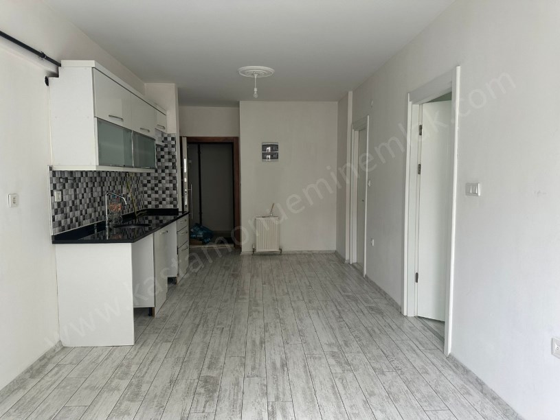 MERKEZ ANA CADDE ÜZERİ Kiralık 1+1 Daire