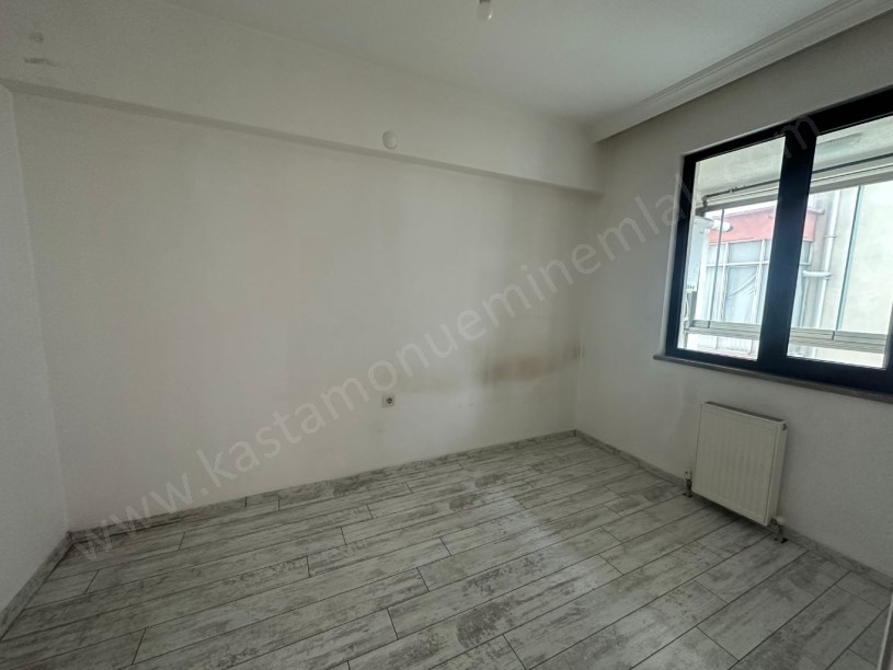 MERKEZ ANA CADDE ÜZERİ Kiralık 1+1 Daire