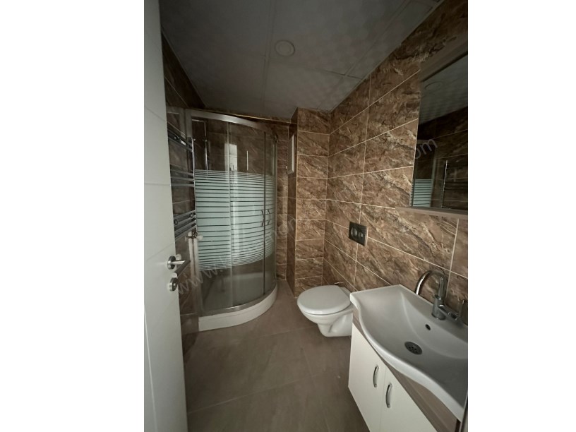 MERKEZ ANA CADDE ÜZERİ Kiralık 1+1 Daire