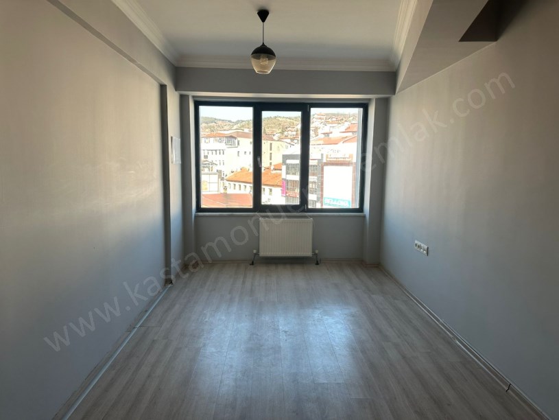 EMİN EMLAKtan MERKEZDE Kiralık Ofis