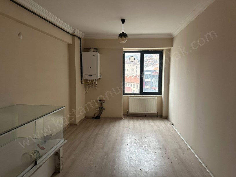 EMİN EMLAKtan MERKEZDE Kiralık Ofis