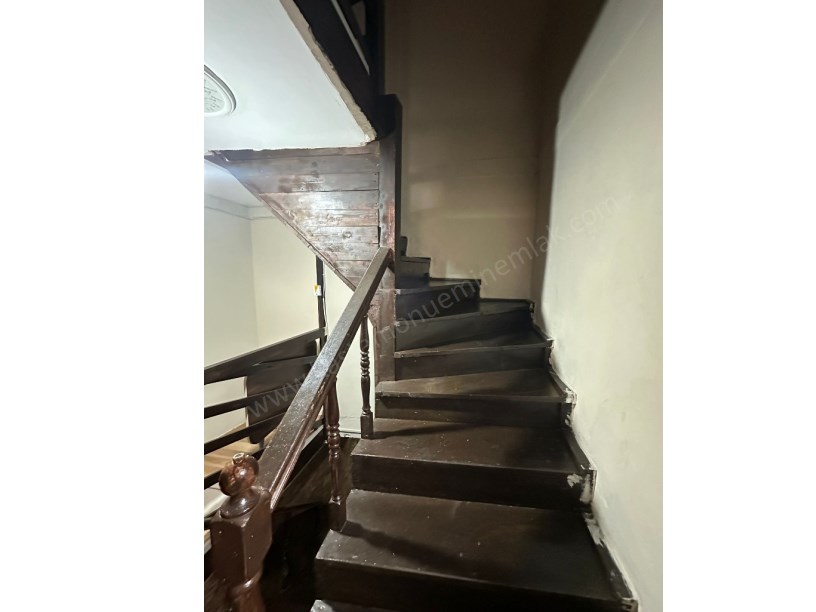 MERKEZDE Satılık MÜSTAKİL EV