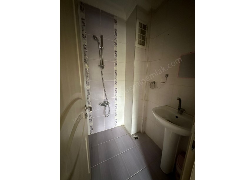 ANA CADDE ÜZERİ MÜZE MÜDÜRLÜĞÜ KARŞISINDA Kiralık Daire