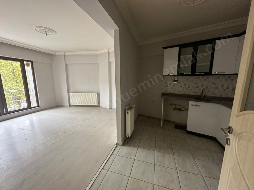 ANA CADDE ÜZERİ MÜZE MÜDÜRLÜĞÜ KARŞISINDA Kiralık Daire