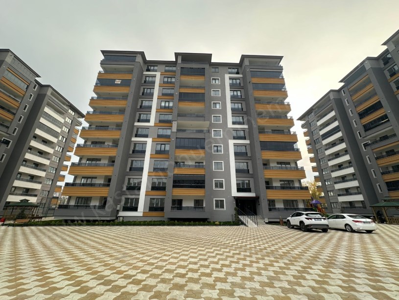  ANA CADDE ÜZERİ SUNTA KAVŞAĞI YANI Kiralık 3+1 Daire