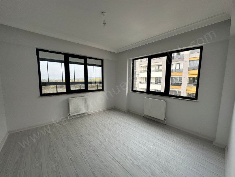  ANA CADDE ÜZERİ SUNTA KAVŞAĞI YANI Kiralık 3+1 Daire