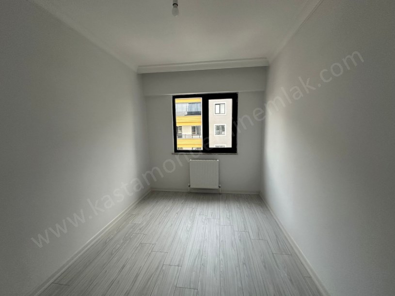  ANA CADDE ÜZERİ SUNTA KAVŞAĞI YANI Kiralık 3+1 Daire