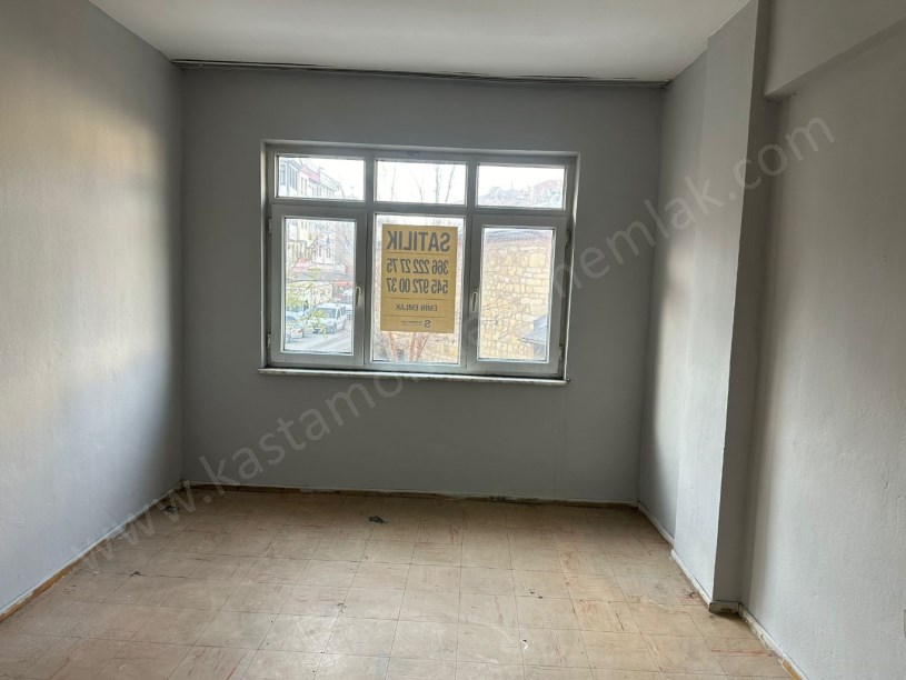 MERKEZDE KEBECİ KARŞISI Satılık 2+1 Daire