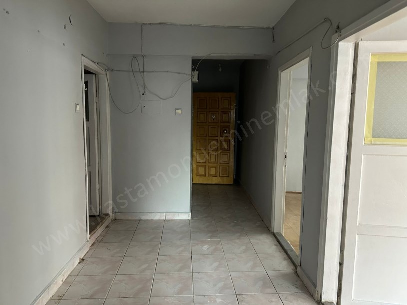 MERKEZDE KEBECİ KARŞISI Satılık 2+1 Daire