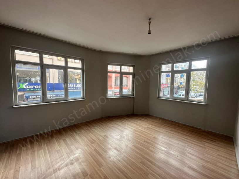 MERKEZDE KEBECİ KARŞISI Satılık 2+1 Daire