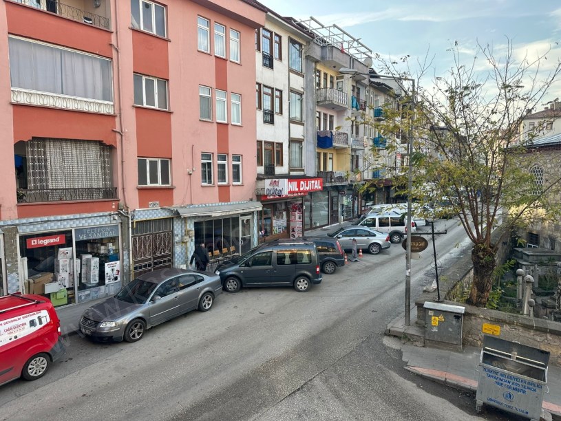MERKEZDE KEBECİ KARŞISI Satılık 2+1 Daire