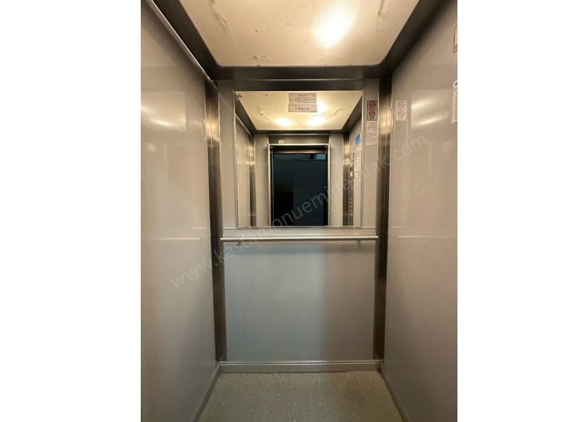 MERKEZ ANA CADDE ÜZERİ Satılık 3+1 Daire