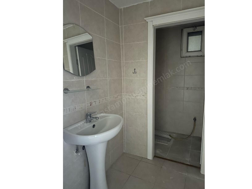 MERKEZ ANA CADDE ÜZERİ Satılık 3+1 Daire