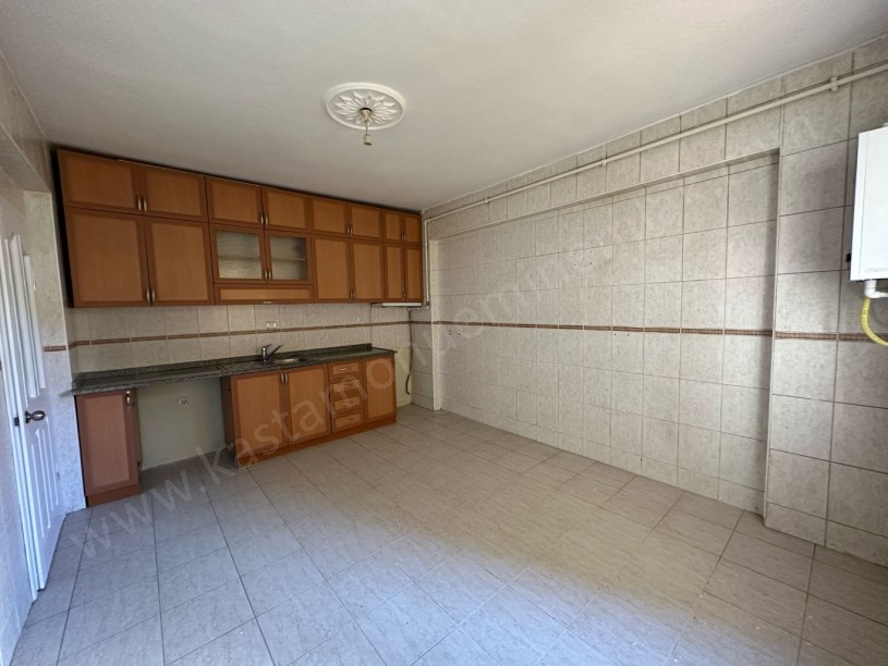 MERKEZ ANA CADDE ÜZERİ Satılık 3+1 Daire