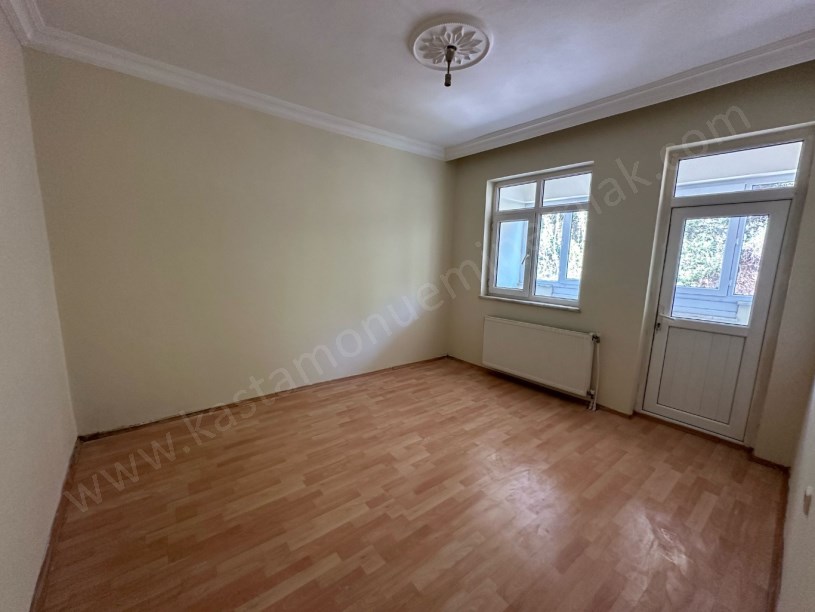 MERKEZ ANA CADDE ÜZERİ Satılık 3+1 Daire