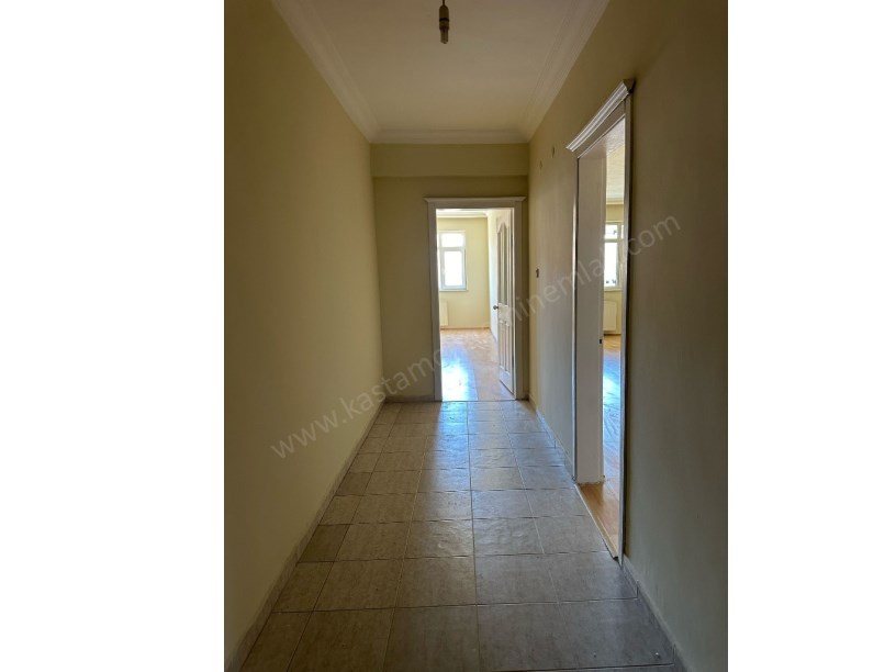 MERKEZ ANA CADDE ÜZERİ Satılık 3+1 Daire