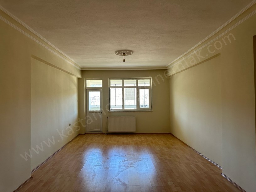 MERKEZ ANA CADDE ÜZERİ Satılık 3+1 Daire