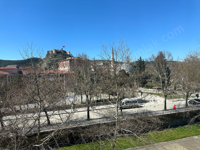 MERKEZ ANA CADDE ÜZERİ Satılık 3+1 Daire