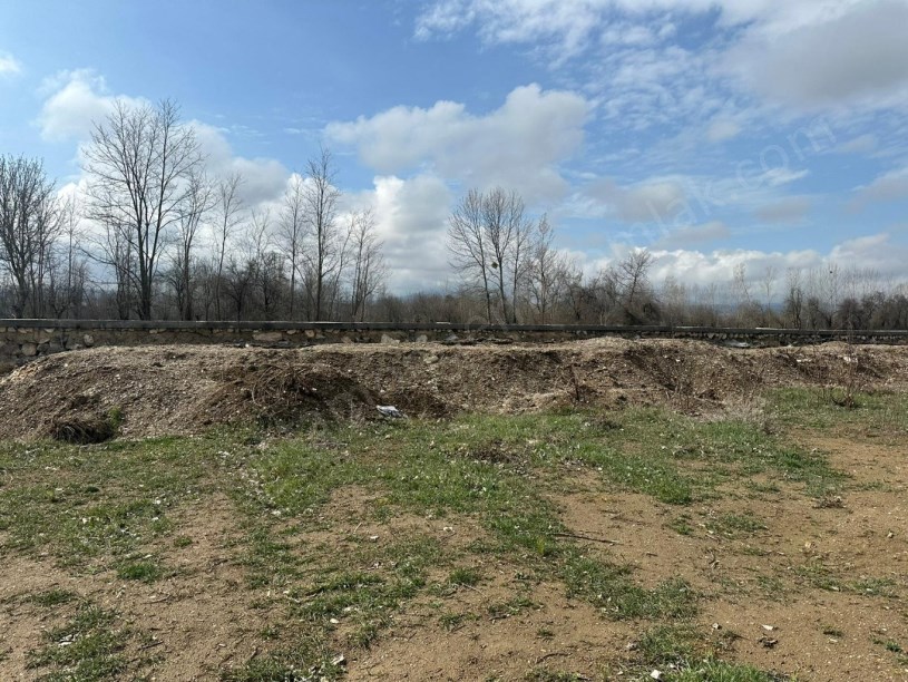 GÖLEMİRLER KÖYÜNDE Satılık Tarla