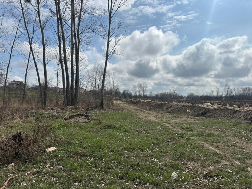 GÖLEMİRLER KÖYÜNDE Satılık Tarla