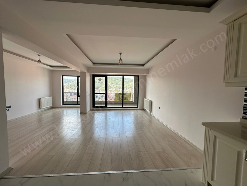 MERKEZDE MANZARALI Satılık 3+1 Daire