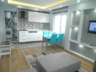 BEYAZ GAYRİMENKULDEN 2.ETAP METRO KARŞISI EŞYALI 1+1 KİRALIK