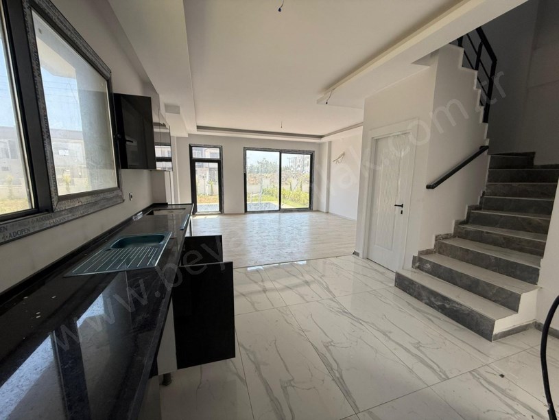 SİLİFKE KAPIZLIDA TERASLI 3+1 KİRALIK VİLLA