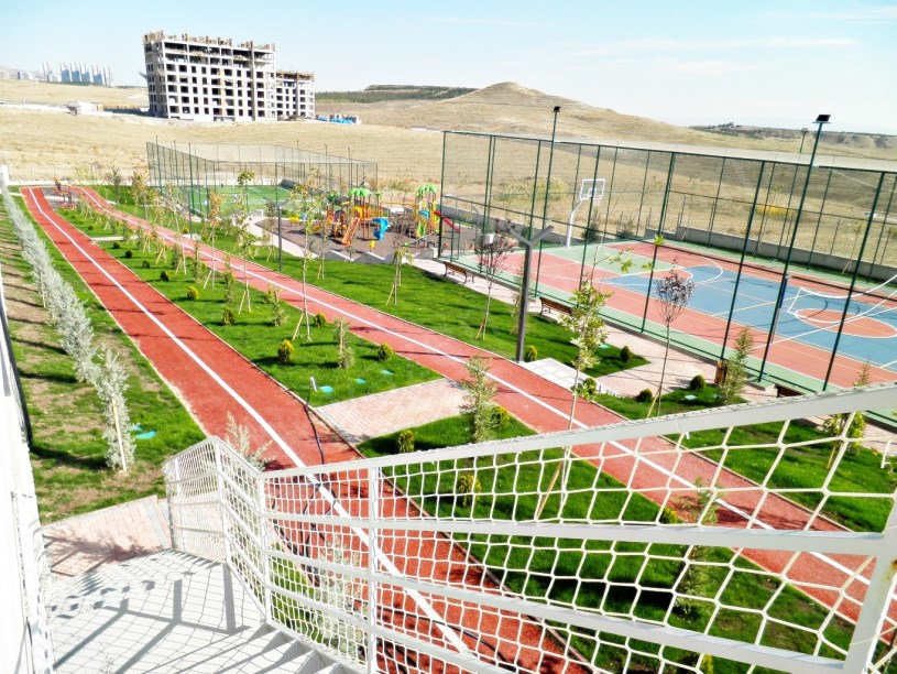 ERYAMAN ZİRVEDEN BATI SİTESİNDE 5+1 KIŞ BAHÇELİ KİRALIK DAİRE