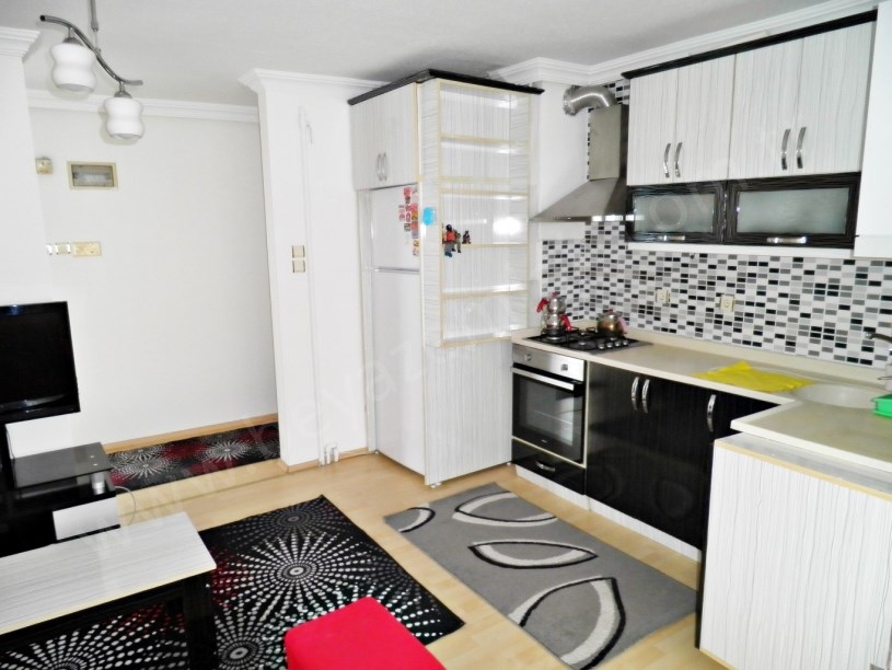 ERYAMAN CADDE ÜSTÜ KOMBİLİ MOBİLYALI 1+1 KİRALIK DAİRE