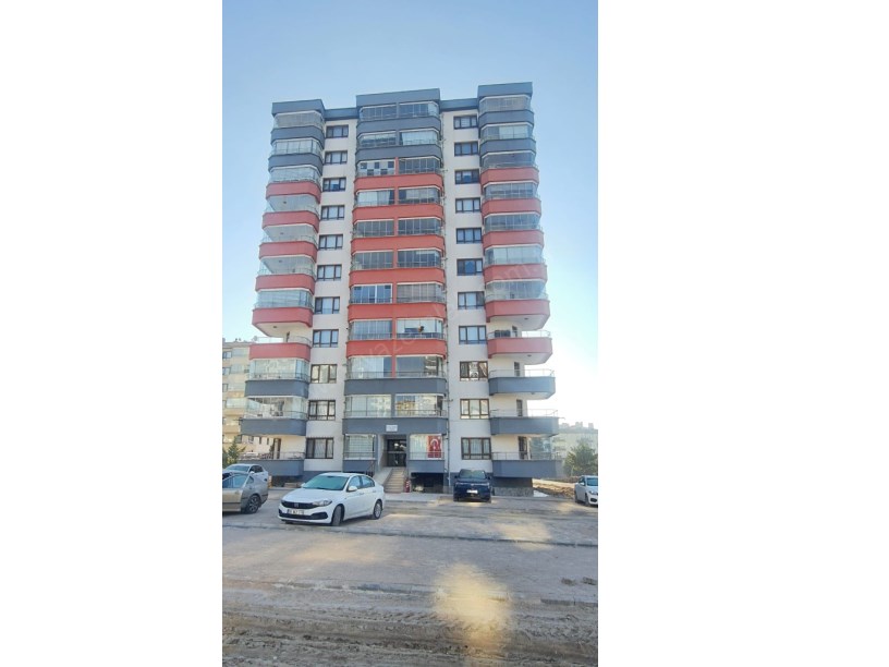 DOLMUŞ VE SERVİS GÜZERGAHINDA GENİŞ BALKONLU KİRALIK 3+1 DAİRE