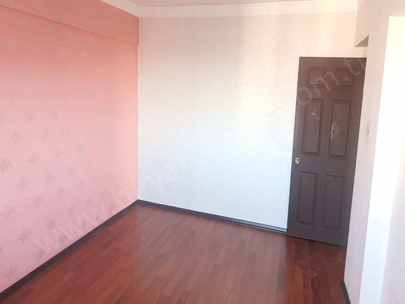 DOLMUŞ VE SERVİS GÜZERGAHINDA GENİŞ BALKONLU KİRALIK 3+1 DAİRE