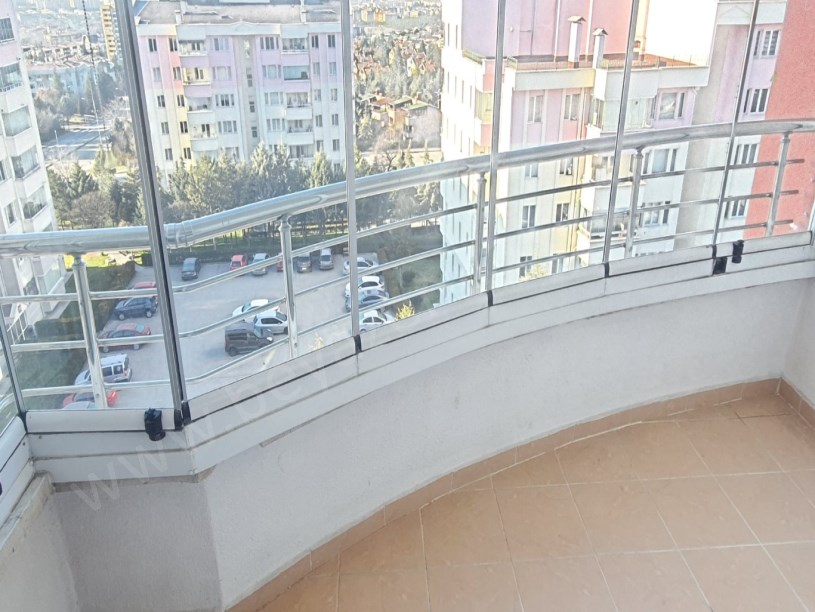 DOLMUŞ VE SERVİS GÜZERGAHINDA GENİŞ BALKONLU KİRALIK 3+1 DAİRE