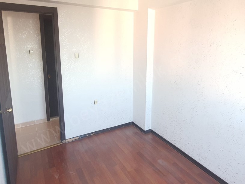 DOLMUŞ VE SERVİS GÜZERGAHINDA GENİŞ BALKONLU KİRALIK 3+1 DAİRE