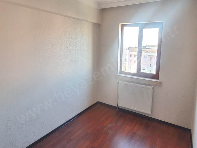 DOLMUŞ VE SERVİS GÜZERGAHINDA GENİŞ BALKONLU KİRALIK 3+1 DAİRE