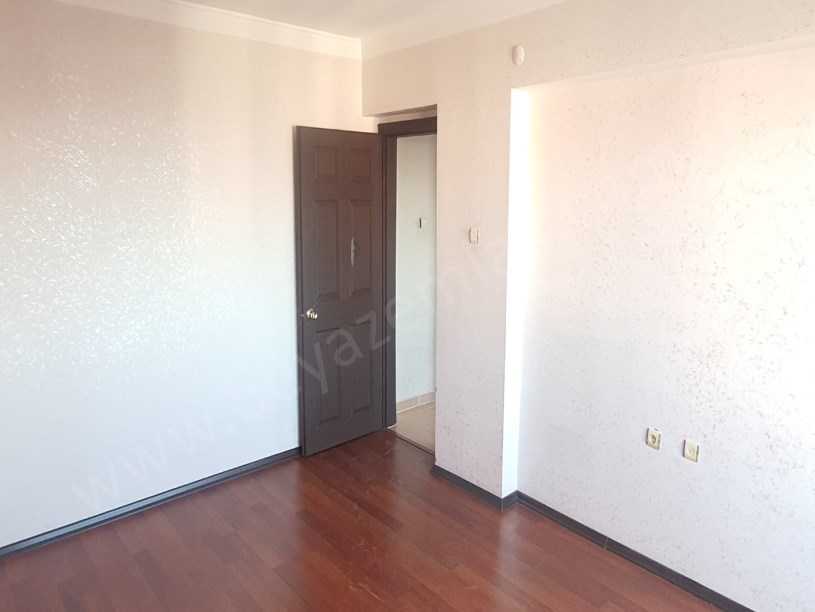 DOLMUŞ VE SERVİS GÜZERGAHINDA GENİŞ BALKONLU KİRALIK 3+1 DAİRE