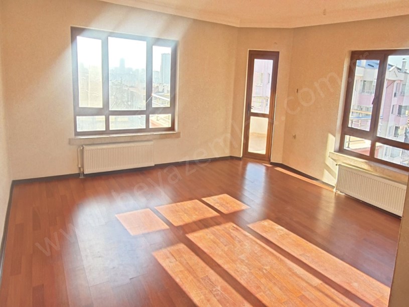 DOLMUŞ VE SERVİS GÜZERGAHINDA GENİŞ BALKONLU KİRALIK 3+1 DAİRE