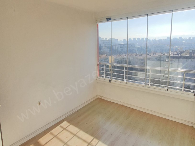 DOLMUŞ VE SERVİS GÜZERGAHINDA GENİŞ BALKONLU KİRALIK 3+1 DAİRE