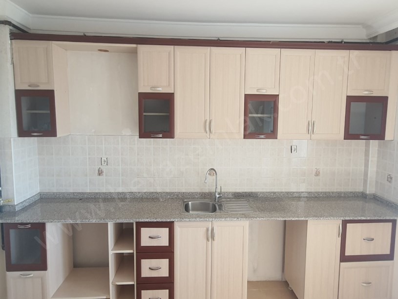 DOLMUŞ VE SERVİS GÜZERGAHINDA GENİŞ BALKONLU KİRALIK 3+1 DAİRE