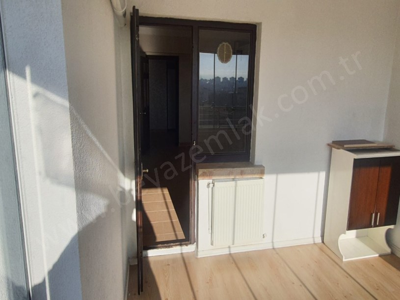 DOLMUŞ VE SERVİS GÜZERGAHINDA GENİŞ BALKONLU KİRALIK 3+1 DAİRE