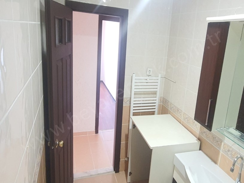 DOLMUŞ VE SERVİS GÜZERGAHINDA GENİŞ BALKONLU KİRALIK 3+1 DAİRE