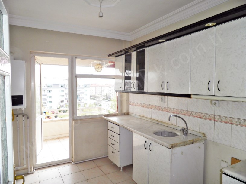 BEYAZ GAYRİMENKULDEN GÜZELKENTTE ARA KAT KOMBİLİ 3+1 DAİRE